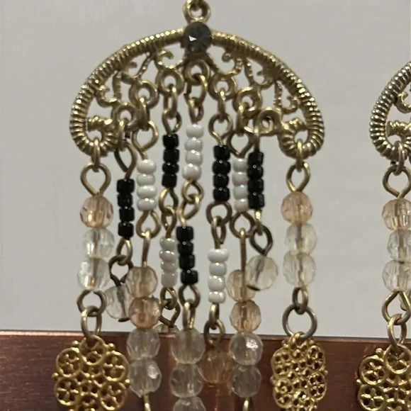 Gorgeous beaded earrings - Picture 4 of 7